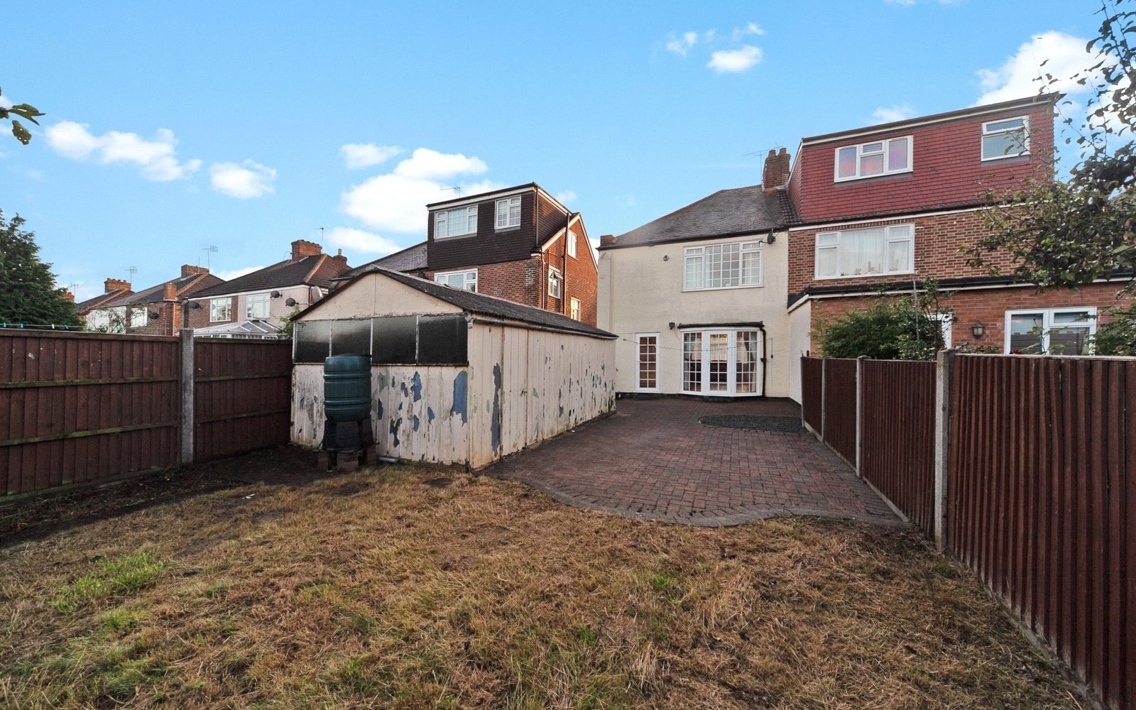 House let in EN5 London Residential